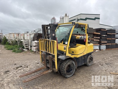 Hyster H80FT 8400 lb Pneumatic Tire Forklift