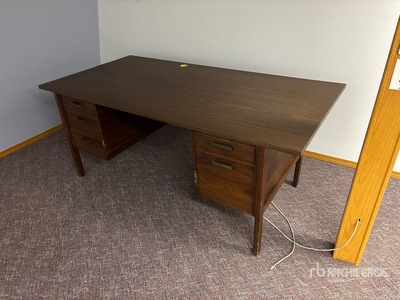 Quantity of (2) Desk Muebles de oficina