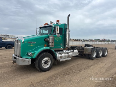 2004 Kenworth T800B 8x6 Tri/A Day Cab Truck Tractor