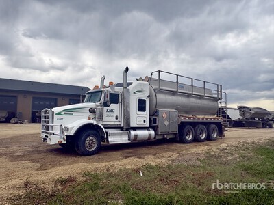 2023 Kenworth T800 22000 L 8x6 Sleeper Tanker Truck