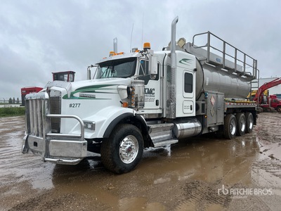 2020 Kenworth T800 22000 L 8x6 Sleeper Tanker Truck