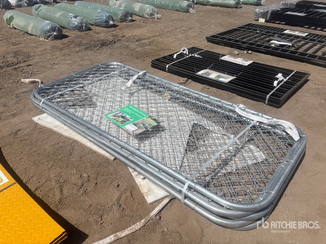 Quantity of (5) 7.9 ft x 3.8 ft Metal Chain Link Fencing