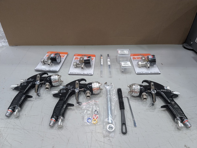 (3) DeVilbiss Spray Guns w/DeVilbiss HAV-501 Air Adjusters