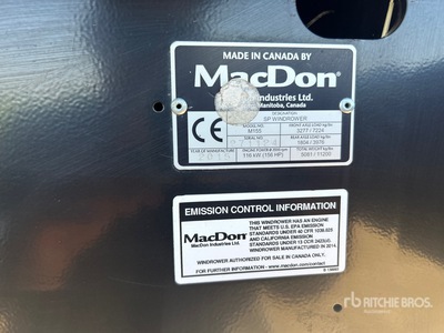 2015 MacDon M155 35 ft Swather Andaineuse