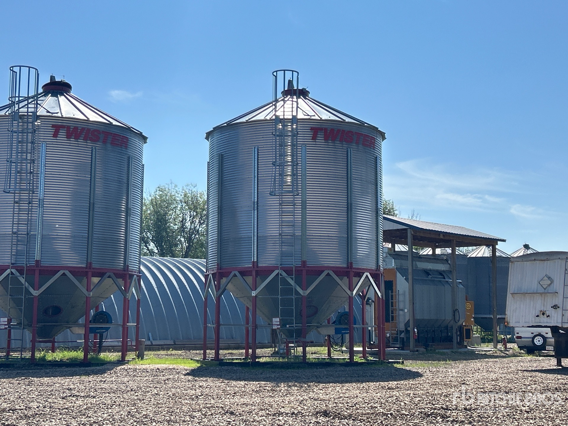 Twister +/- 4000 bu 5 Ring Hopper Grain Bin