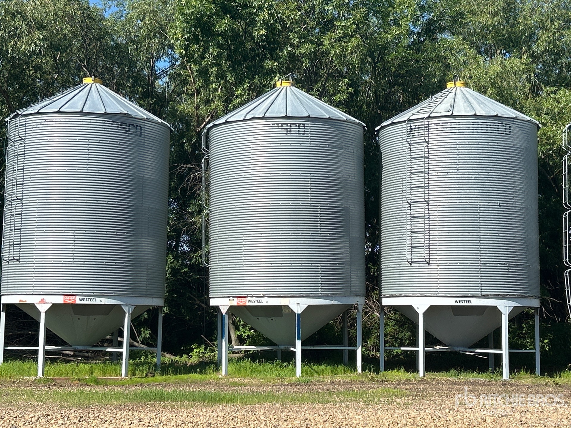 Westeel +/- 2100 bu 6 Ring Hopper Grain Bin