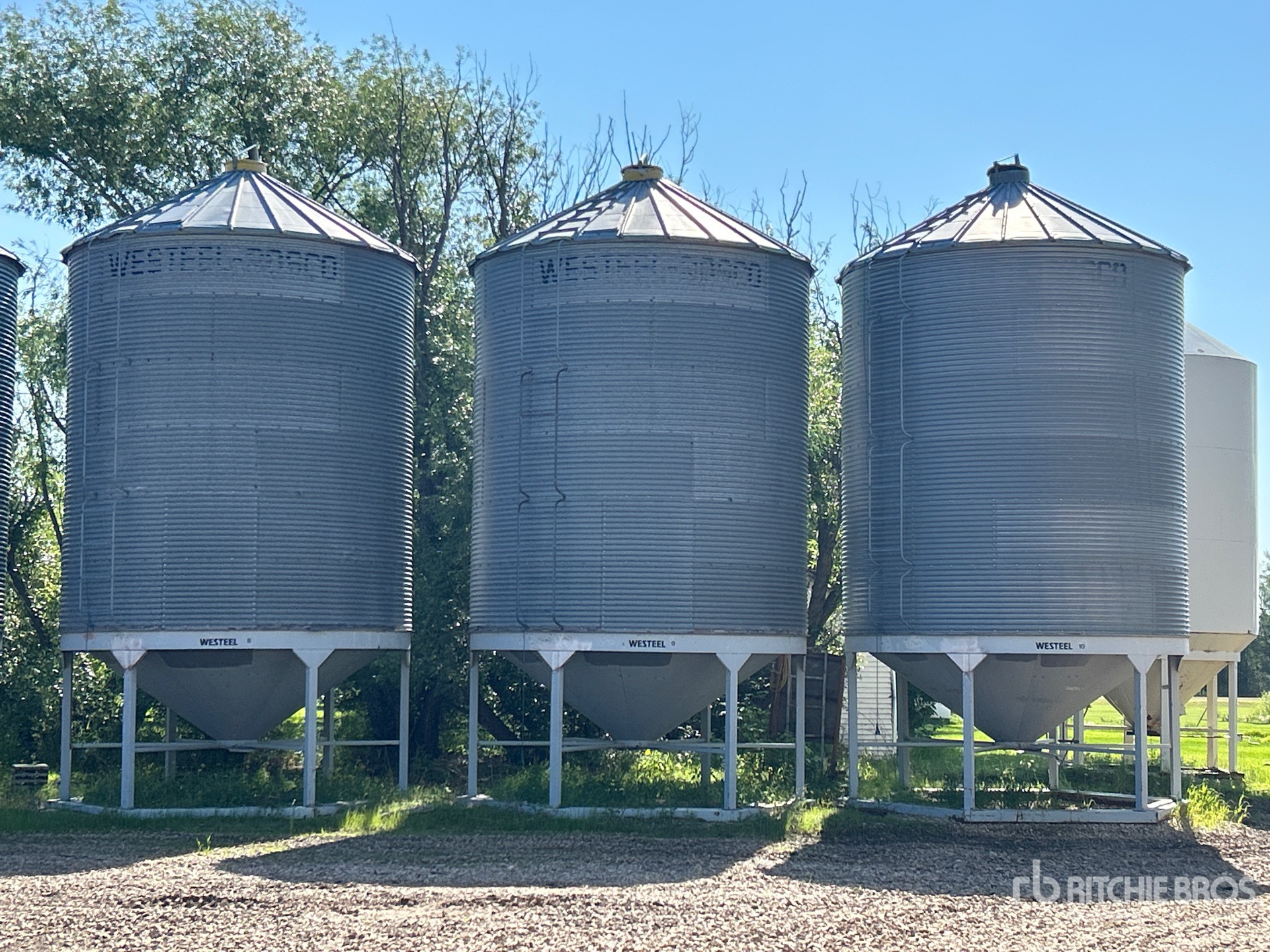 Westeel +/- 2100 bu 6 Ring Hopper Grain Bin