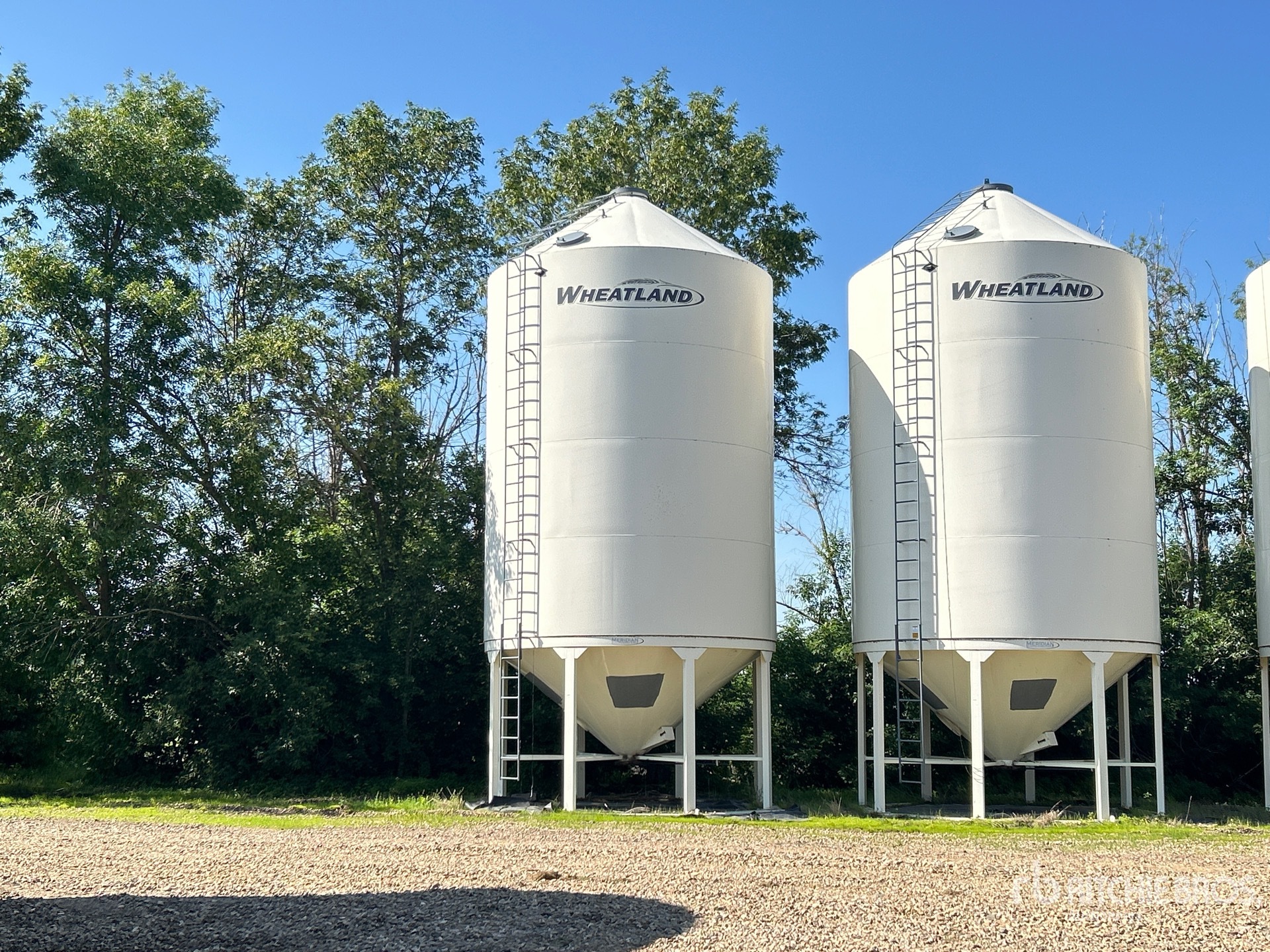 Wheatland +/- 4000 bu Smooth Wall Hopper Grain Bin