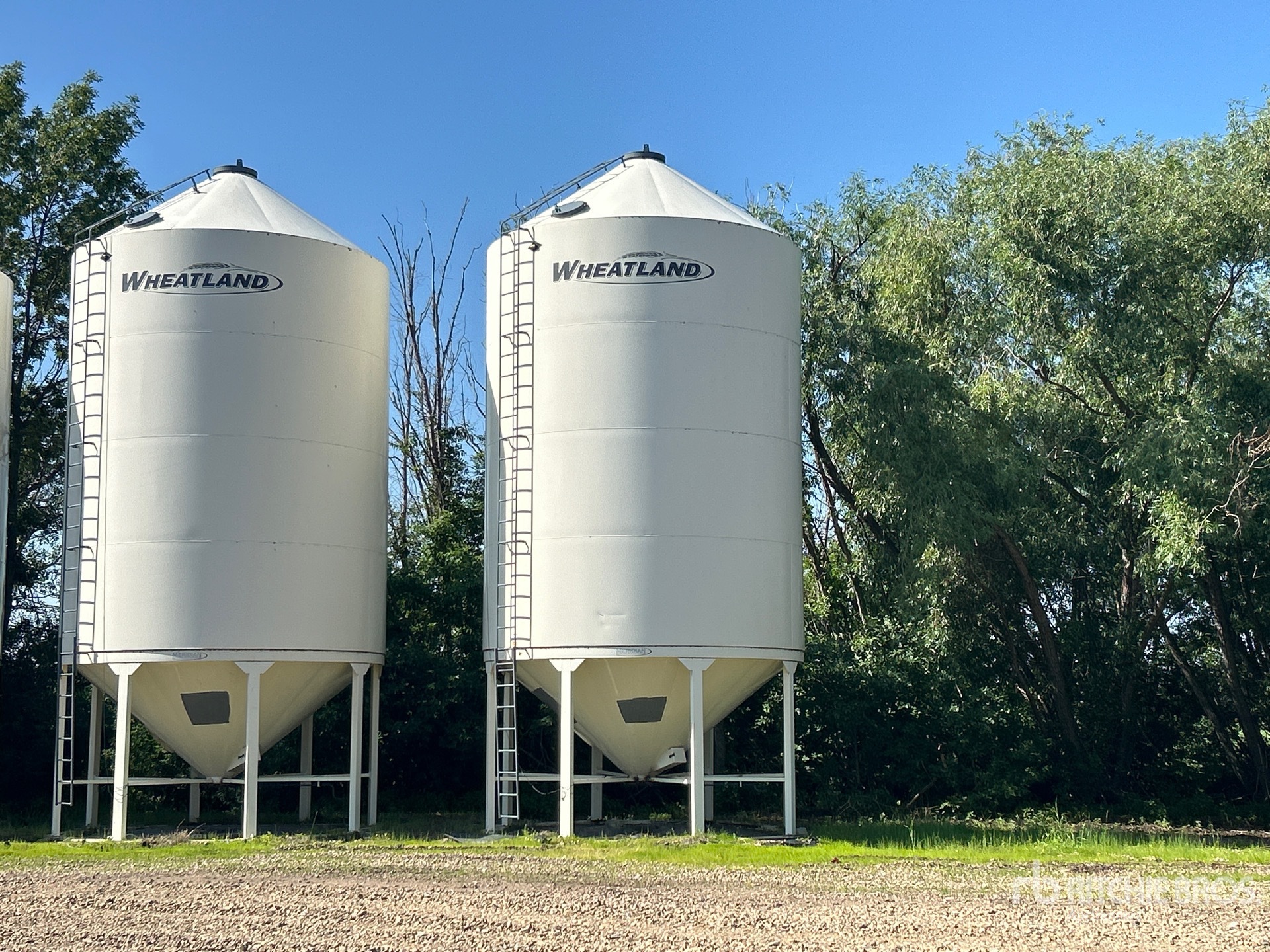 Wheatland +/- 4000 bu Smooth Wall Hopper Grain Bin