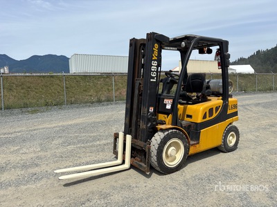 2017 Yale GLP050 5000 lb Pneumatic Tire Chariot Élévateur