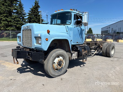 1989 Mack RD688P 4x2 Cabina y chasis