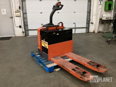 Toyota 7HBW30 Electric Pallet Jack