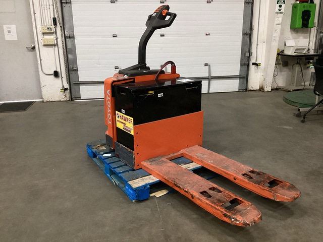 Toyota 7HBW30 Electric Pallet Jack