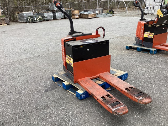 Toyota 7HBW30 Electric Pallet Jack