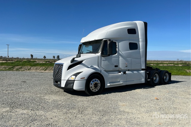 2019 Volvo VNL760 6x4 T/A Sleeper Truck Tractor