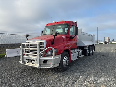 2020 Freightliner Cascadia 125 Tri/A Dump Truck