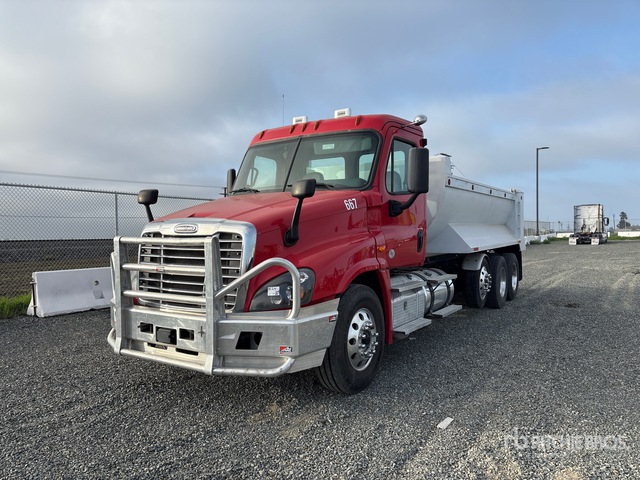 2020 Freightliner Cascadia 125 Tri/A Dump Truck