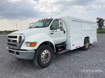 2006 Ford F-750 4x2 Camion de Servicio / Brandstof- en smeerwagen