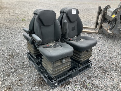 Quantity of (4) 2026 TB355-2 Lote de Asientos para Operador (Sin Usar) / Operator Seats (Unused)