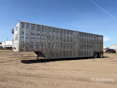 1988 50 ft T/A Livestock Trailer