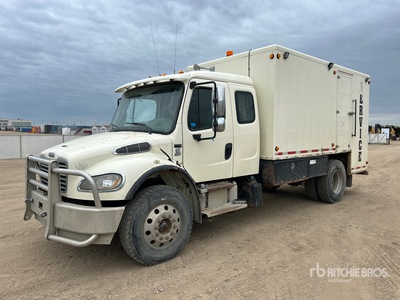 2013 Freightliner M2 4x2 Sleeper Camion de combustible y lubricacion