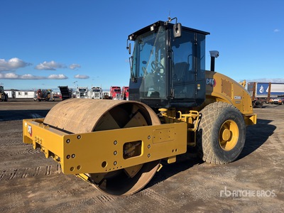 2015 Cat CS56B Compacteur à tambour lisse
