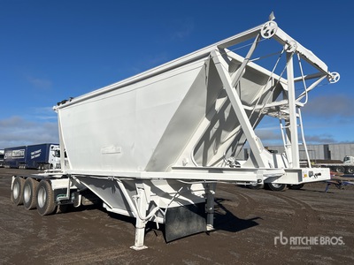2002 Lionel Moore 10.45 m Tri/A Belly Dump Trailer