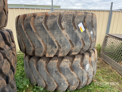 Quantity of (2) 33.25-29 Reifen