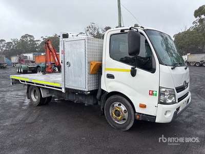 2014 Hino 300 4x2 Service Truck