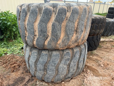 Quantity of (2) 750/65R25 Reifen