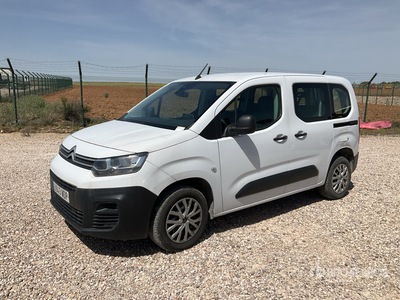 2023 Citroen Berlingo 乗客用バン