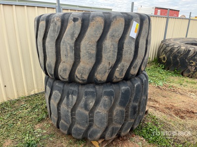 Quantity of (2) 750/65R25 Reifen