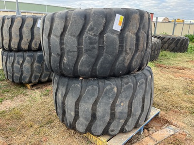 Quantity of (2) 750/65R25 Reifen