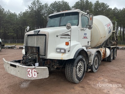 2013 Western Star 4900 8x4 Twin-Steer Mixer Truck