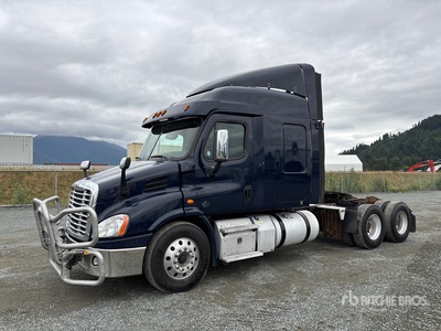 2016 Freightliner Cascadia 113 6x4 T/A Sleeper Truck Tractor