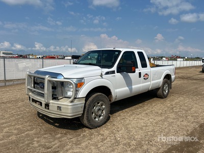 2015 Ford F-350 XLT 4x4 Crew Cab Pickup