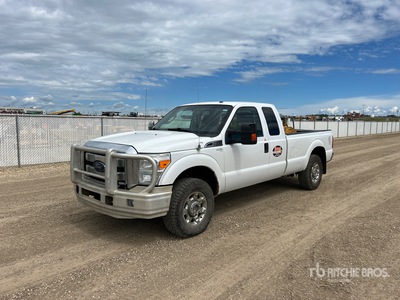 2015 Ford F-350 XLT 4x4 Crew Cab Pickup