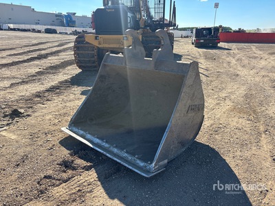 Accurate 72 in Q/C Cleanup Excavator Bucket - Fits Volvo EC350EL