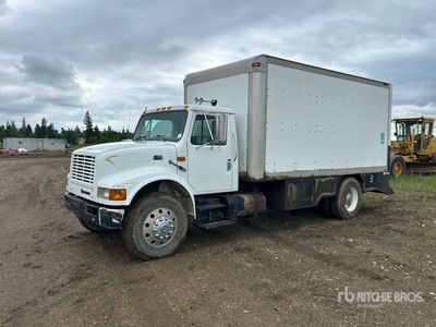 1998 International 4900 4x2 S/A 燃料および潤滑油トラック