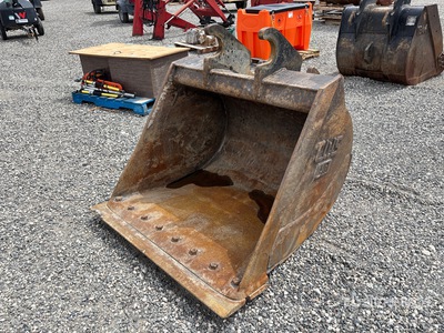 CWS 48 in Q/C Cleanup Excavator Bucket - Fits Link-Belt 130LX