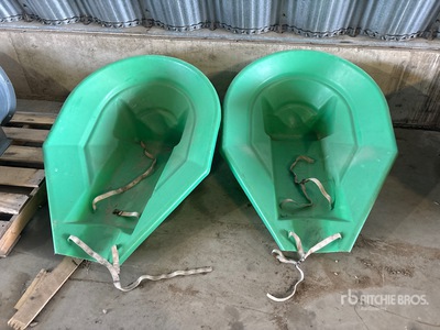 Quantity of (2) 9 in Poly Hopper Różne Obsługa ziarna