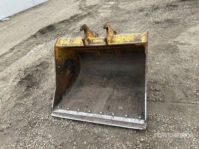 Brandt 48 in Q/C Cleanup Excavator Bucket - Fits John Deere 75D / 85D