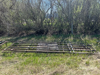 Quantity of (3) 14 ft x 5 ft Brama dla bydła