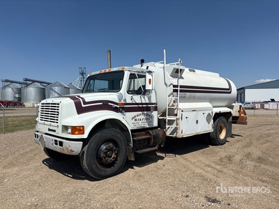 1999 International 4700 4x2 Ciężarówka na paliwo