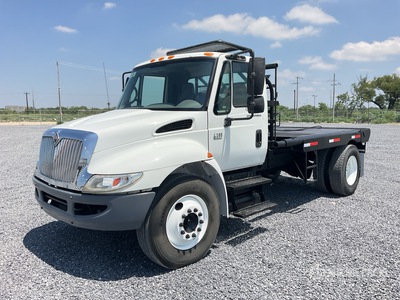 2007 International 4300 4x2 Camion de Servicio / Gin Pole-vrachtwagen