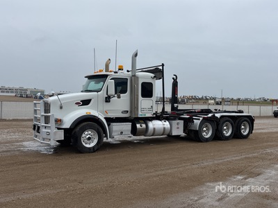 2020 Peterbilt 567 8x6 Sleeper Roll-Off Truck