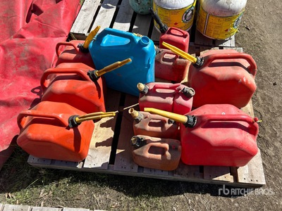 Quantity of (12) Jerry Can Varios, herramientas manuales