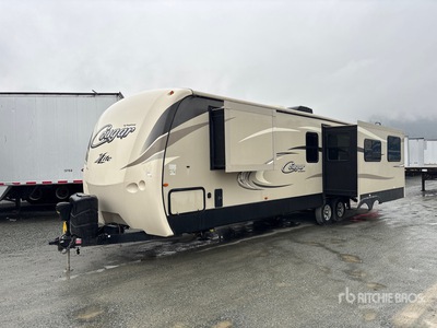 2017 Keystone 32 ft T/A Travel Trailer