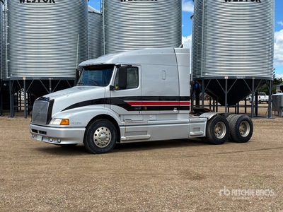 2000 Volvo VNL64T610 6x4 3- Achs Sattelzugmaschine mit Schlafkabine