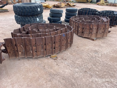 Quantity of (2) Used Tracks その他 - 機械部品 - Fits Cat D10